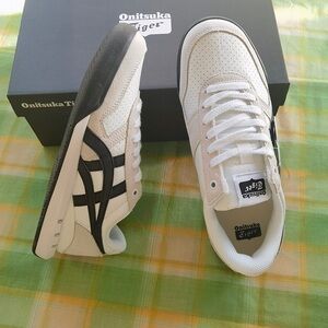 Onitsuka Tiger Black Crossover Casual Shoes
